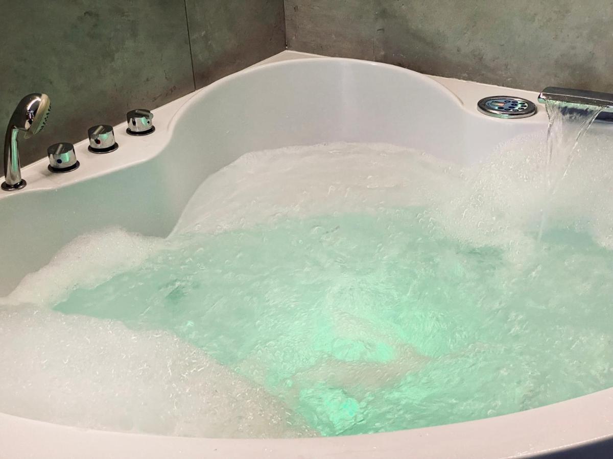 Apartment Premium Jacuzzi For Couples, Old Town Krakau Buitenkant foto