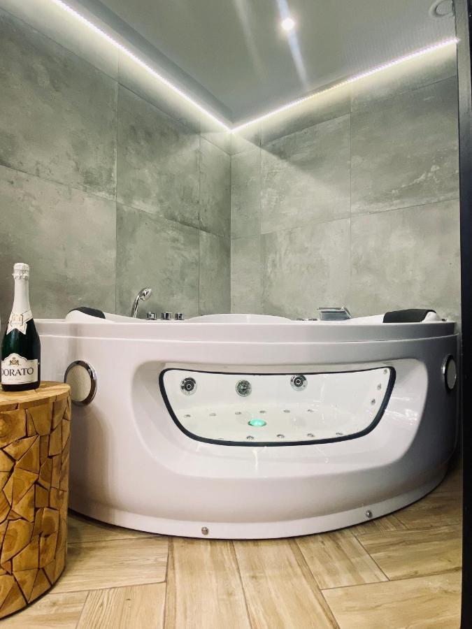 Apartment Premium Jacuzzi For Couples, Old Town Krakau Buitenkant foto