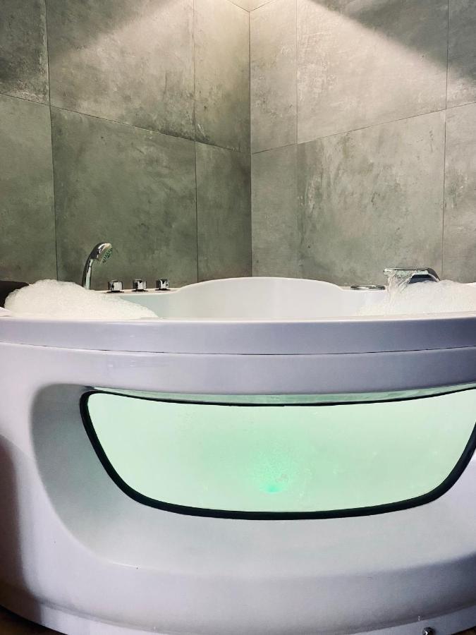 Apartment Premium Jacuzzi For Couples, Old Town Krakau Buitenkant foto